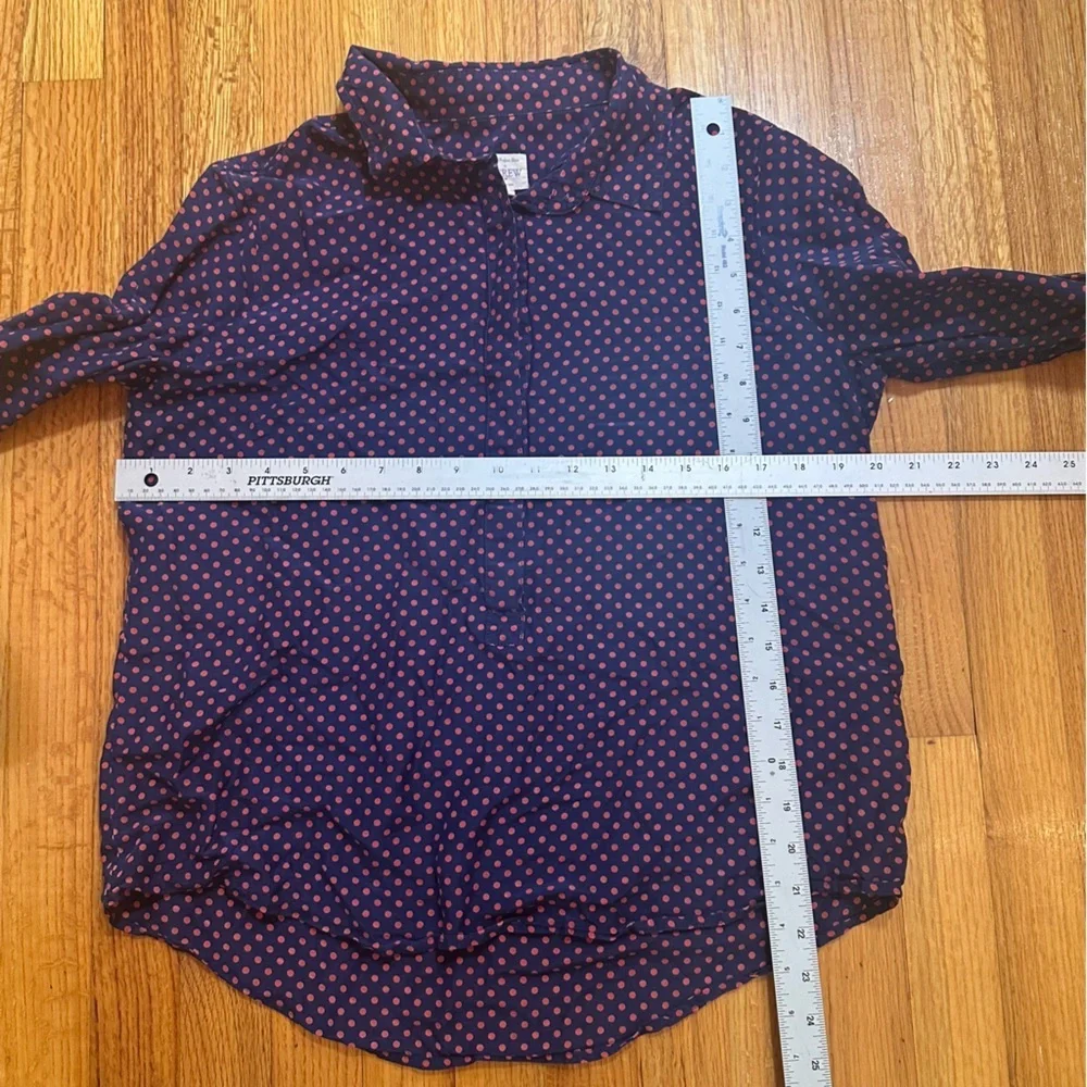 J Crew silk/cotton blend popover shirt in navy blue with red polka dots. Sz M(#)